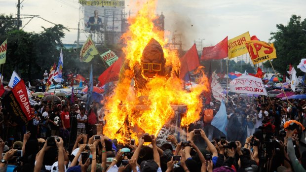 Another effigy of Filipino President Benigno Aquino III is set on fire by protesters during his last State of the Nation address.