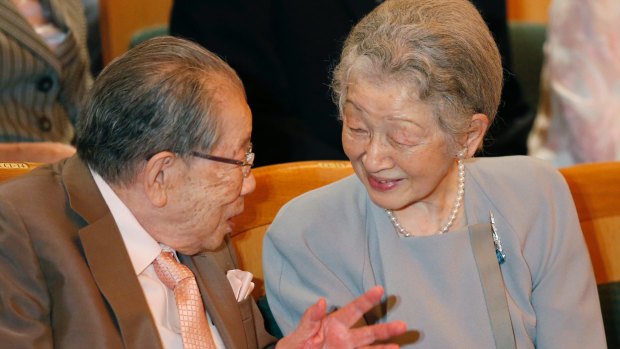 Shigeaki Hinohara in 2016 with Japan's Empress Michiko. His outlook on life had been inspired by Robert Browning's poem <i>Abt Vogler</i>.