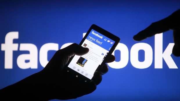 Facebook in the US has been granted a patent that could allow lenders to use credit scores from an applicant's friends to determine whether to approve a loan.