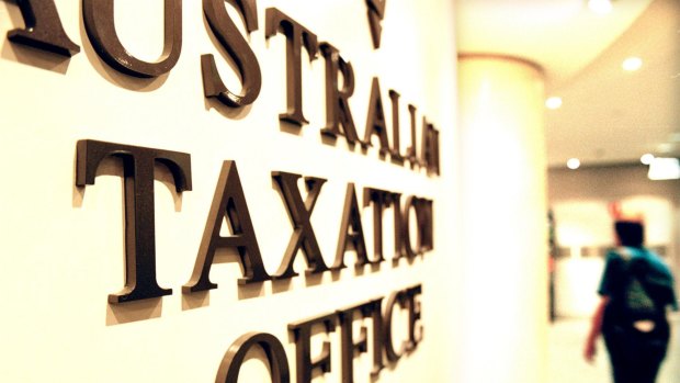 The Tax Office is fighting with the Australian Services Union over a trial of hot-desking at two offices.