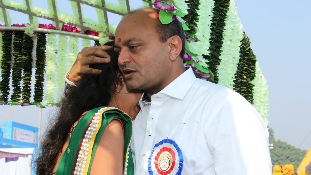 Mahesh Savani with bride Vilas in 2014.