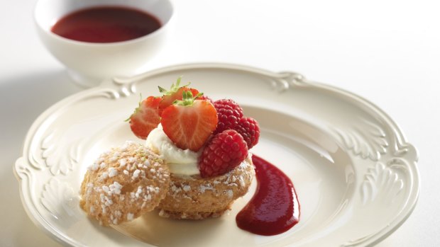 Choux pastry with lemon and berries.