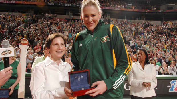 Basketball superstar Lauren Jackson (right) receives the 2010 WNBA Championship Ring from Anne Levinson.