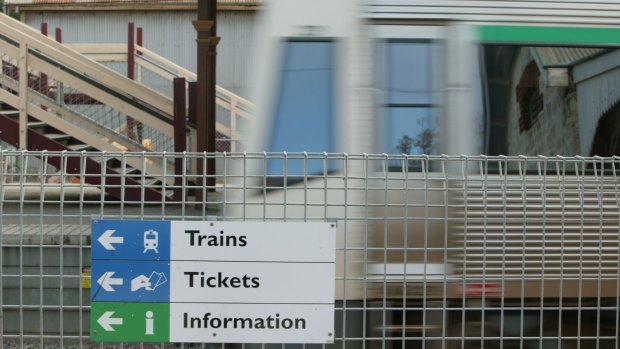Perth train-users are happy with Transperth, but still feel unsafe at night. 