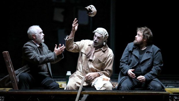 L-R: Douglas McNicol as Horatio, Jud Arthur as the gravedigger and Allan Clayton as Hamlet.