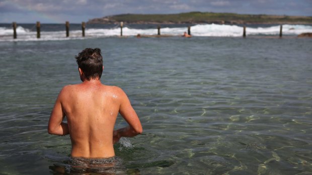 Sydney's warm weather will continue on Monday and Tuesday, before showers and cooler temperatures arrive on Wednesday. 