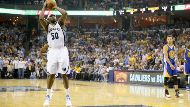 Zach Randolph shoots a free throw against the Golden State Warriors.