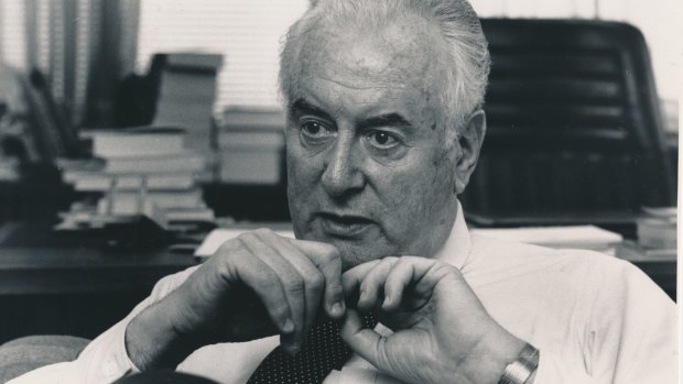 Gough Whitlam speaks to journalists at his William Street, Sydney, office in February 1986.