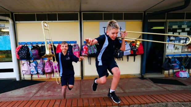 A bunch of suburban primary school kids get the chance at a proper musical education.
