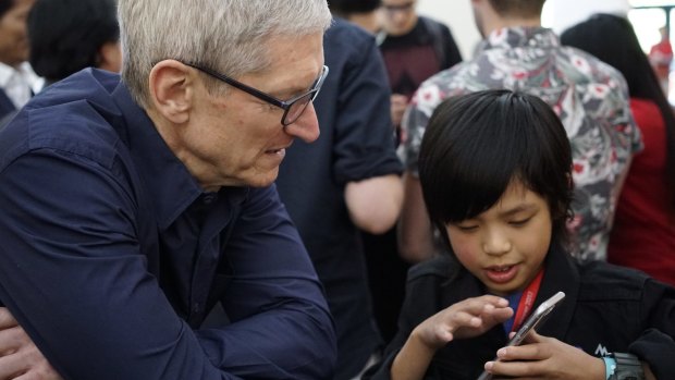 Soerianto shows his app to Apple CEO Tim Cook.