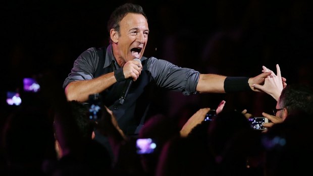 Bruce Springsteen will bring his E Street Band back to Australia for a summer tour in 2017.