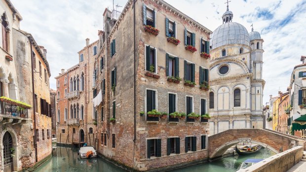 In Venice, eat at locally owned restaurants and stay in locally owned hotels.
