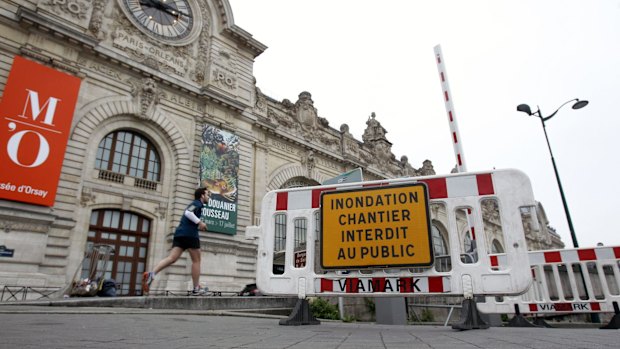 The banks of the Seine blocked in front of the Orsay museum due to the floods. 