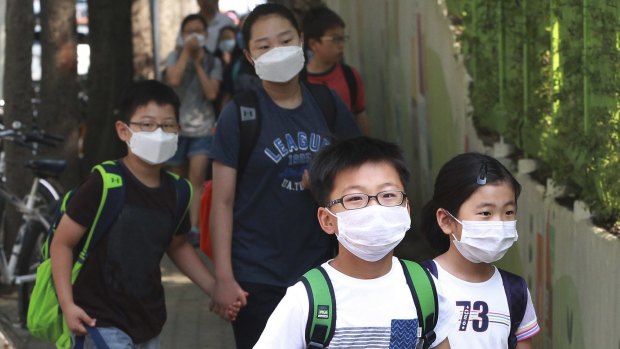 South Korean students wear masks during the 2015 outbreak.