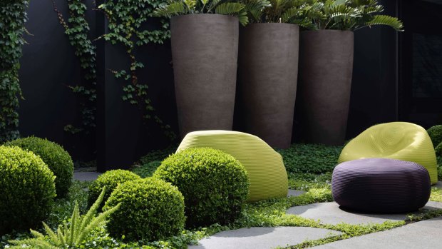 In a small garden, it’s important to keep the planting style simple and restrained.