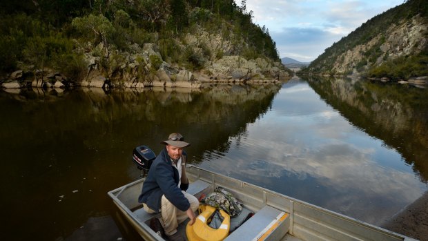 Field Officer Brett Peden on the Murrumbidgee River at Scottsdale Reserve.