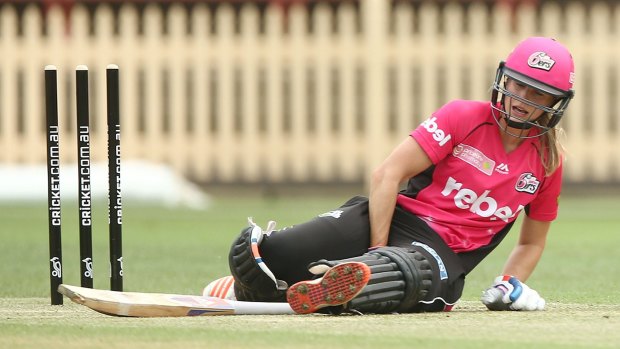 Hamstrung: Ellyse Perry may miss the rest of the WBBL due to injury.