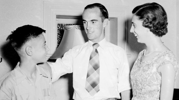 Ian Craig with siblings Geoff and Helen at their Mosman home in 1956. 