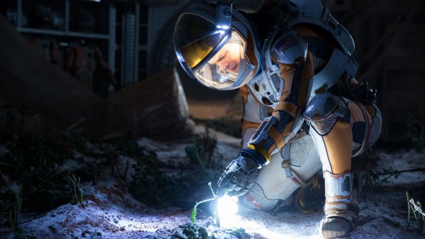 The practicality of Matt Damon's character in <i>The Martian</i> teaches people to be resourceful, says Ridley Scott.