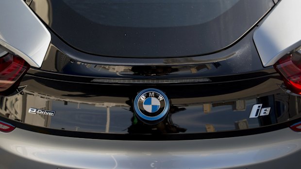 The rear of the BMW i8, which is also equipped with the array of lasers that allows self-driving and parking.