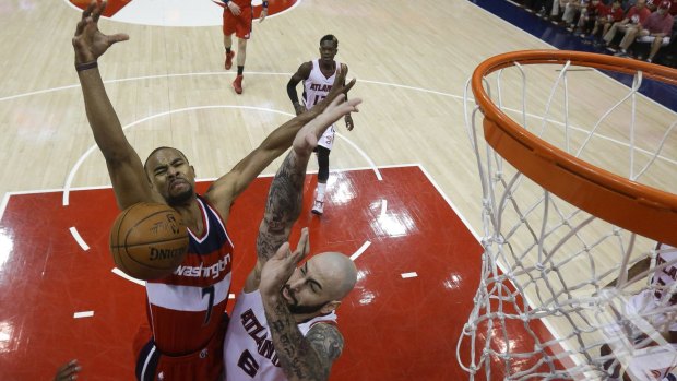 Washington guard Ramon Sessions loses the ball as he goes up for a basket against Atlanta's Pero Antic.