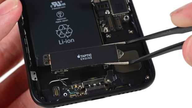 Removing the 'Taptic Engine' from the iPhone 7.