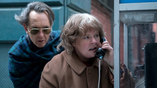 Richard E. Grant as Jack Hock and Melissa McCarthy as Lee Israel in Can You Ever Forgive Me? 