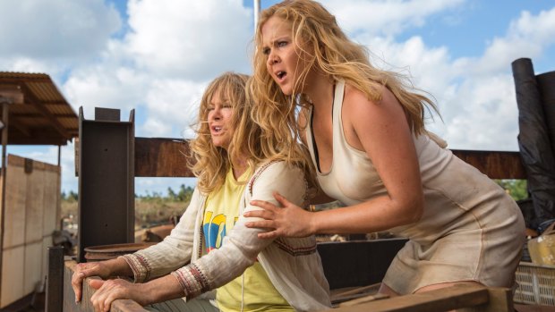 Goldie Hawn and Amy Schumer play a mother and daughter in <i>Snatched</i>.