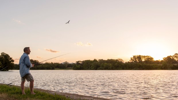 Canberra Fishermans Club president Glen Malam wants more fishing bins to help keep (and in some spots, make) the shores of Lake Burley Griffin clean.
