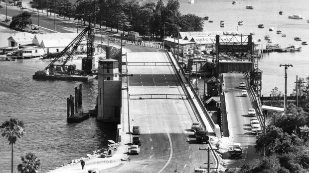 The old and the new Spit Bridge on November 19, 1958. 