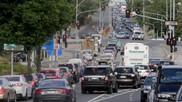 VicRoads will review up to 700 traffic light sites on some of the most congested roads.