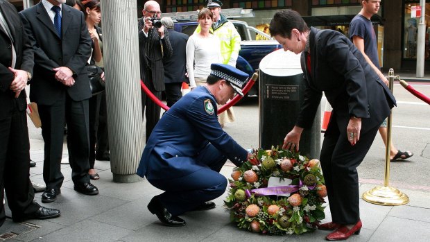 Commissioner of Police Andrew Scipione and Lord Mayor Clover Moore lay floral wreath on the 30th anniversary of the bombing