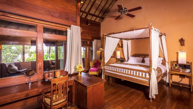 Tugu Hotel features four-poster beds.