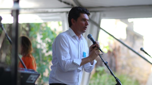 Senator Ludlam addresses a Rethink the Link fundraiser after the publication of the Senate report. 