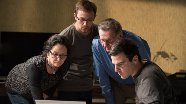 Melissa Leo, Joseph Gordon-Levitt, Tom Wilkinson and Zachary Quinto in Snowden.