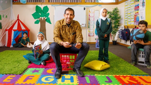 Islamic School of Canberra principal David Johns, centre, with year four students Luay Asfour, Latifa Albeaijan, Sarah Almugairn, and Alhaitham Al-Asfi. 