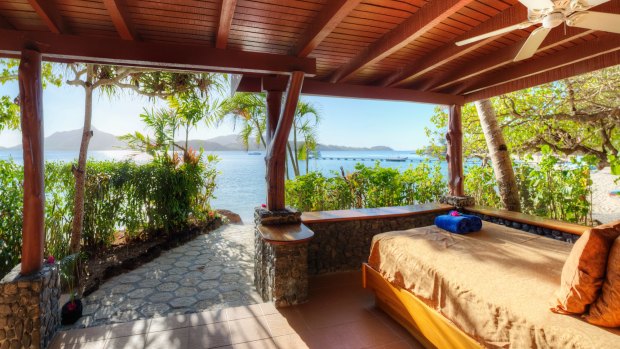 A verandah with daybed.