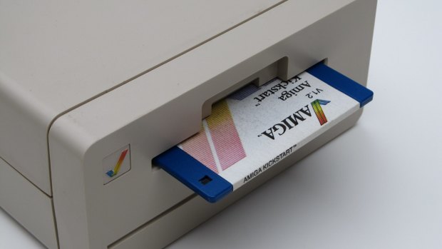 An optional 3.5-inch floppy drive gave the Amiga 1000 a second storage option for serious applications.