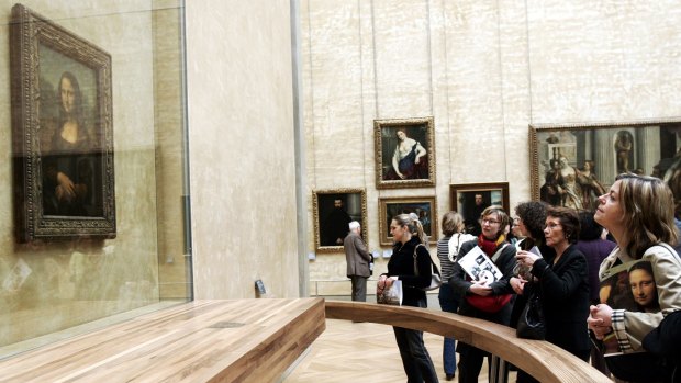 If you start with Leonardo Da Vinci's Mona Lisa, you'll get there early enough to see it through the smartphones.