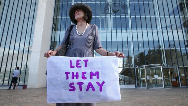 At the High Court in Canberra Susan Wood calls for asylum seekers, including Australian born children to remain in Australia. 