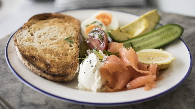 The brunch plate with smoked salmon.