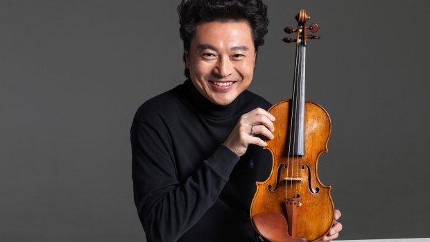Chinese violinist Lu Siqing.
