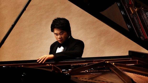 Japanese concert pianist Nobuyuki Tsujii has an unconventional style.