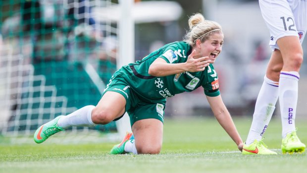 Canberra United defender Ellie Brush will join the Houston Dash in the US National Women's Soccer League.