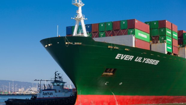 The Evergreen Marine Corp. Ever Ulysses cargo ship is guided into the Port of Oakland by an AmNav tug boat in Oakland, California, U.S., on Thursday, Sept. 29, 2016. Container traffic at the Port of Oakland rose 1.7% in August. Photographer: Tim Rue/Bloomberg