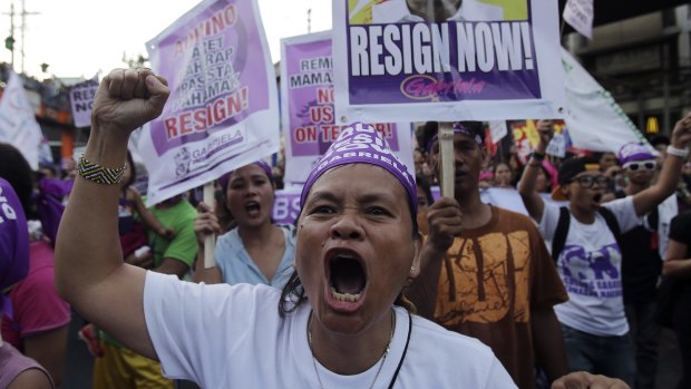 Marchers on International Women's Day in Manila demanded the resignation of the president for his role in the botched anti-terrorism raid.