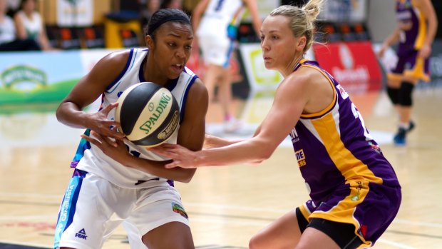 Capitals guard Renee Montgomery looks for a way past the Melbourne Boomers' defence.
