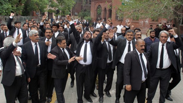 Lawyers in the Pakistani city of Lahore march to condemn the  suicide bombing in Quetta.