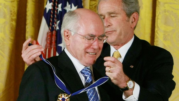US President George W. Bush presents former Australian prime minister John Howard with Medal of Freedom during a ceremony at the White House in 2009.