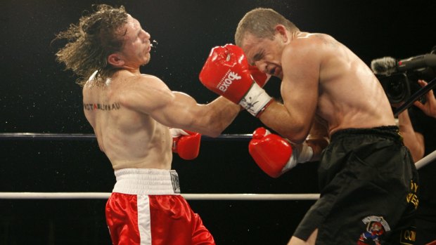 Ahmed Elomar, left, boxing in 2008.